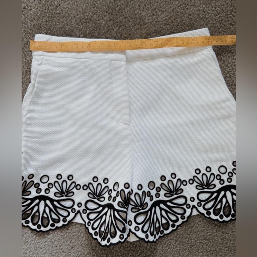 Emilio Pucci Shorts In White/Black - Picture 11 of 13